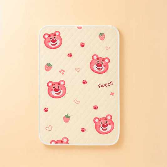 Protège matelas lavables et absorbants fraises